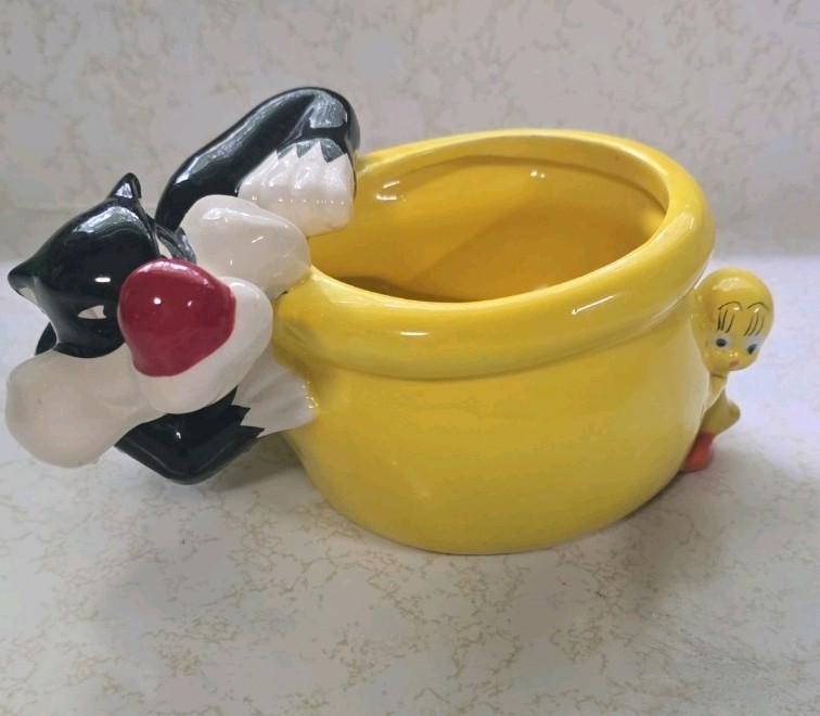 Warner Brothers Looney Tunes Sylvester & Tweety Ceramic Planter Desk Holder Dish