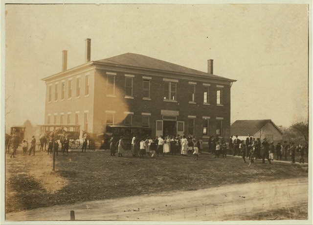 Photo:Woodburn Kentucky 1916 Consolidated School Building Crowd Photo