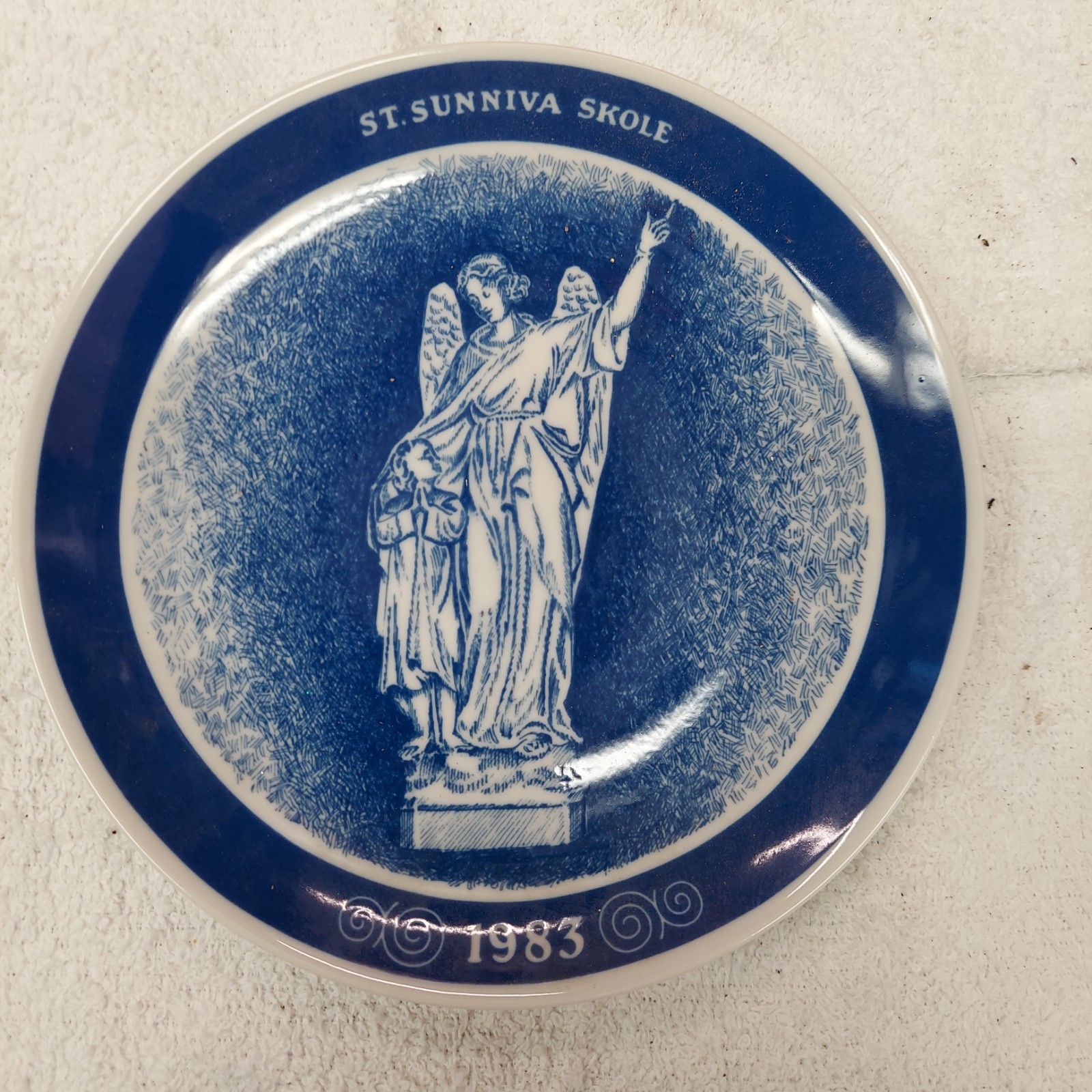 St. Sunniva school of Oslo Norway commemorative plate 1983
