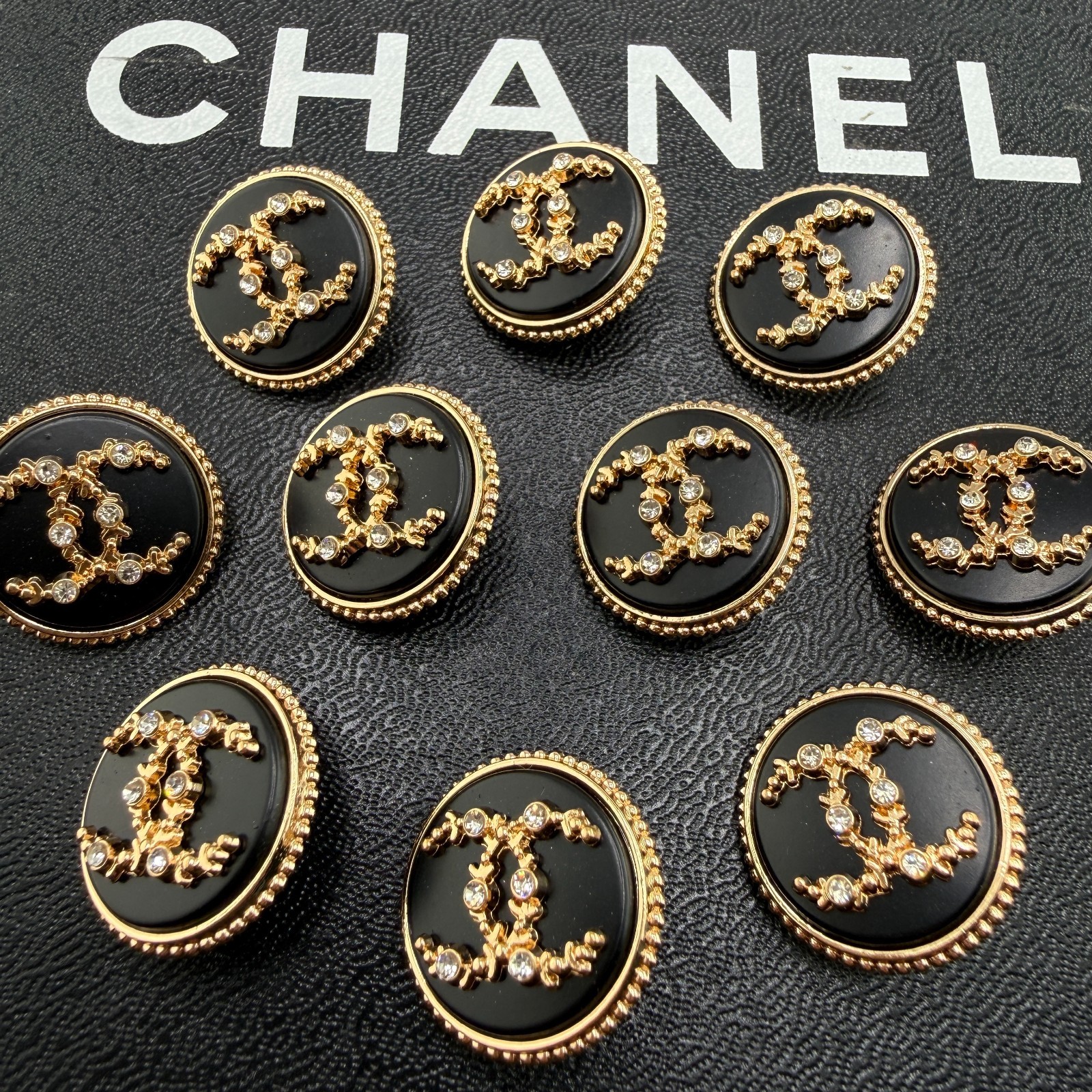 10 CHANEL BUTTONS GOLD BLACK WITH STONES 20MM METAL VINTAGE