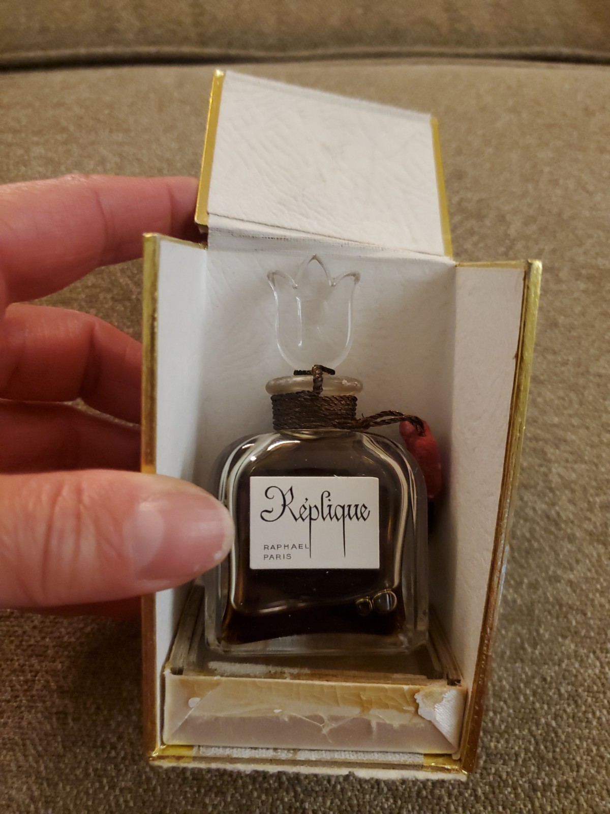 Vintage Replique By Raphael Paris France 1 Fl oz Sealed New Box Is Damaged