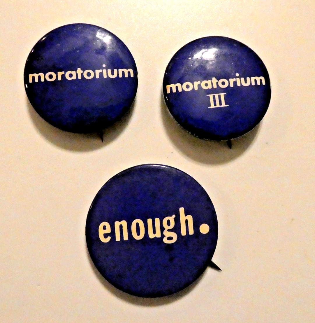 1969 anti VIETNAM WAR MORATORIUM PEACE MARCH protest pinback buttons pins cause