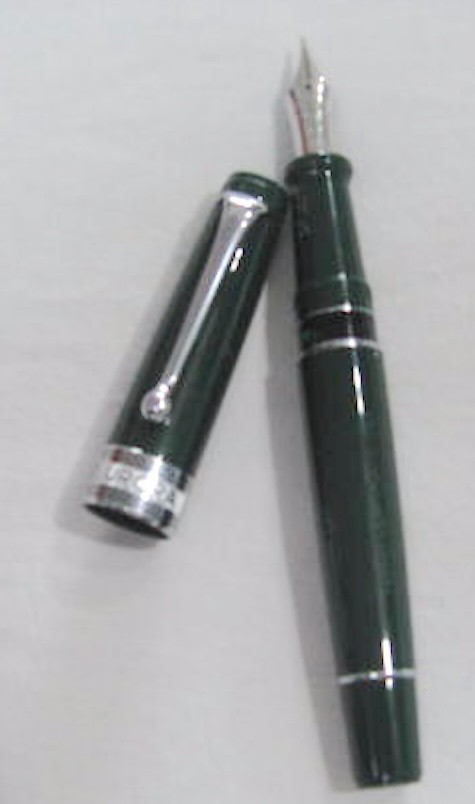 Aurora Optima Limited Edition Dark Green Fountain Pen With 14K Fine Nib 045/330
