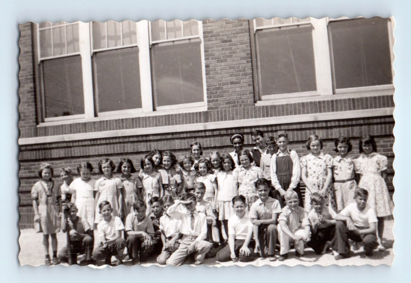 Old Vintage Photo BOYS GIRLS CHILDREN SCHOOL CLASS GROUP PICTURE SNAPSHOT