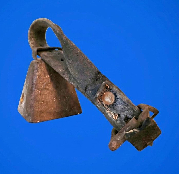 Vintage Rustic Brown Metal Cow Bell w/ Handle Strap Bracket Country Style