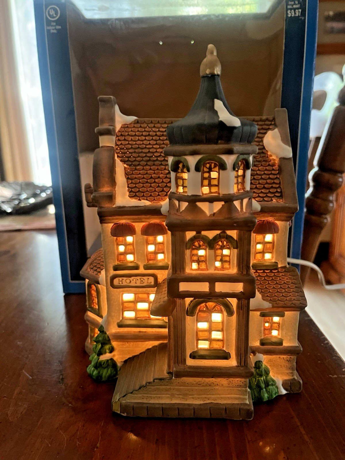 Holiday Time Village Collectibles Porcelain Lighted Hotel: New With Box