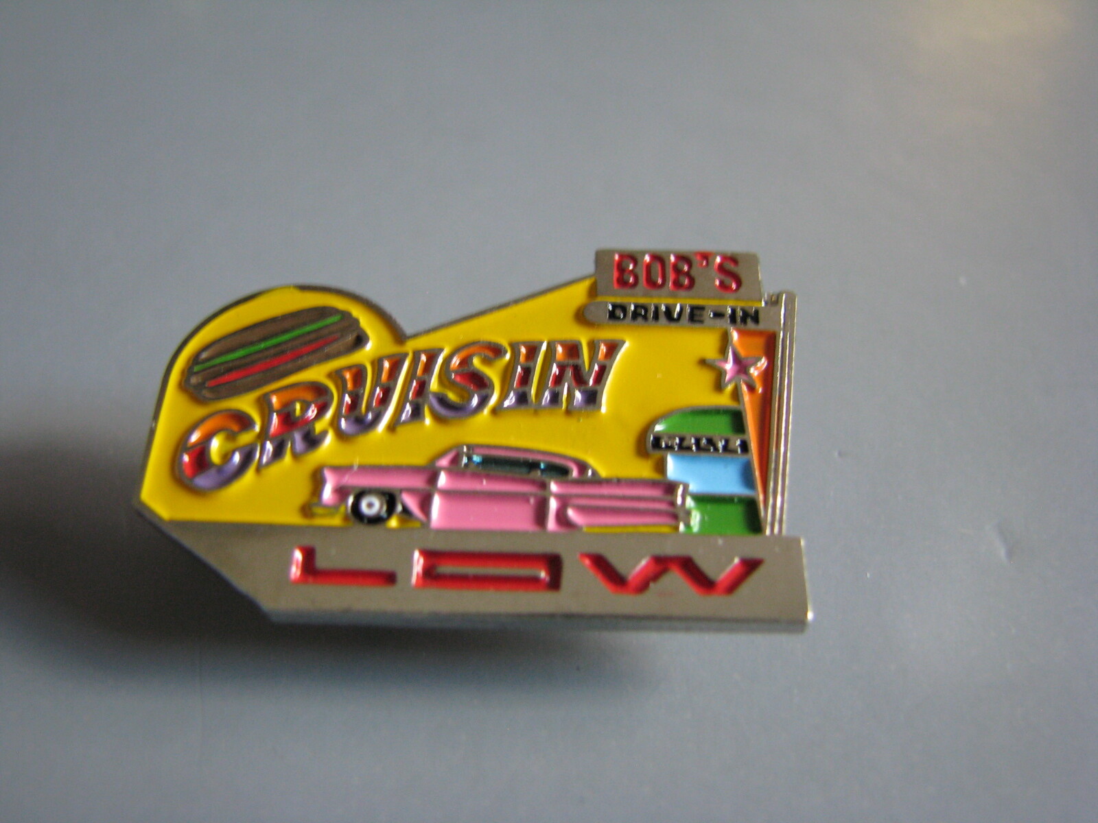 CRUSIN LOW BOB\'S DRIVE-IN HOT ROD AUTOMOTIVE HAT PIN