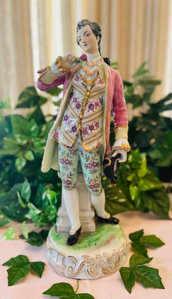 FRENCH ROCOCO GENTLEMAN COURTING  HAND PAINTED GILT  16” PORCELAIN FIGURINE  EUC