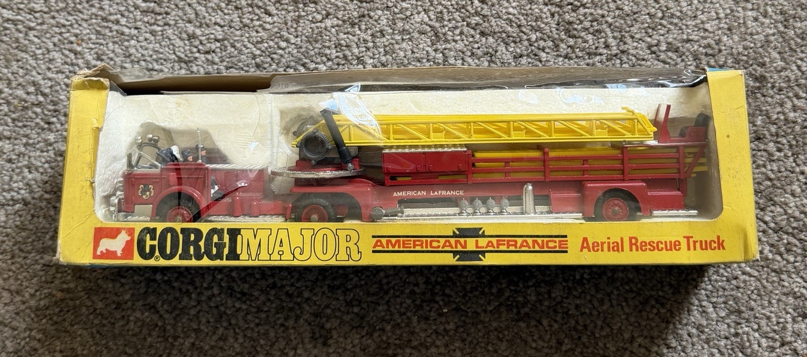 Corgi Major American LaFrance Aerial Rescue Truck 1143 Diecast Model w/ Box