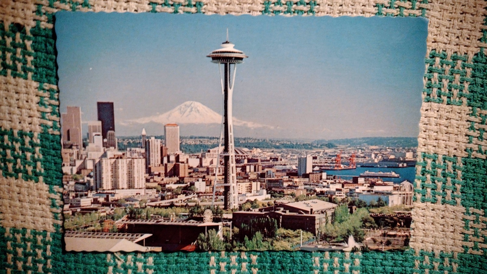 BEAUTIFUL POST CARD MT RAINIER SKYLINE SEATTLE WASHINGTON