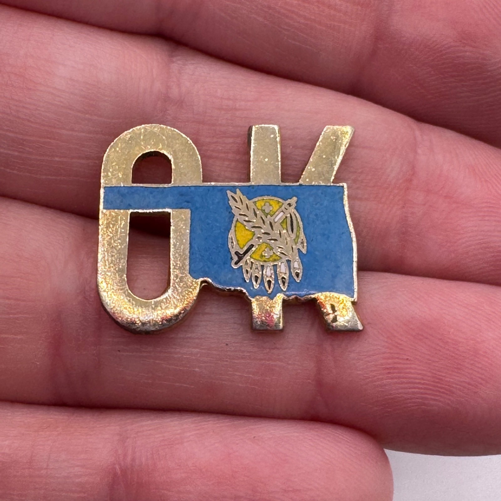 Vintage OK Oklahoma State Flag Enamel Lapel Pin Gold Tone