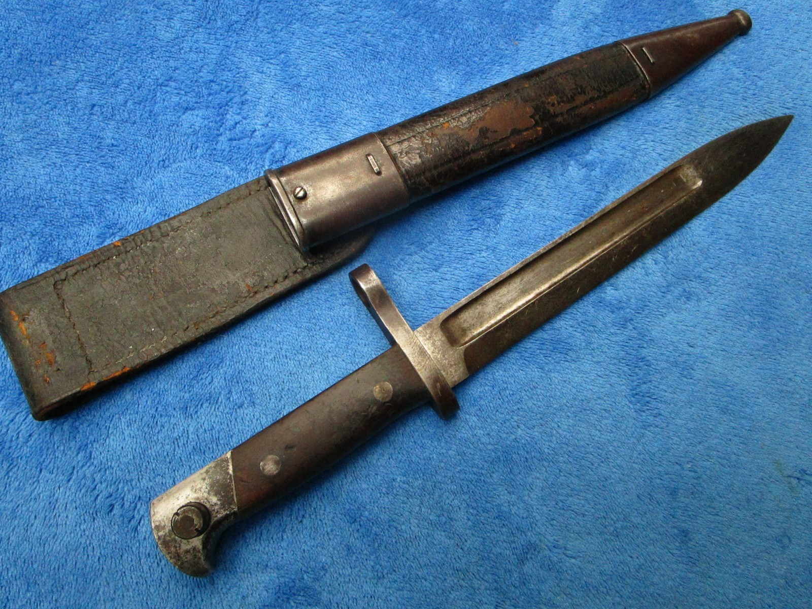 ANTIQUE ORIGINAL US M1895 LEE NAVY WINCHESTER OR REMINGTON BAYONET AND SCABBARD