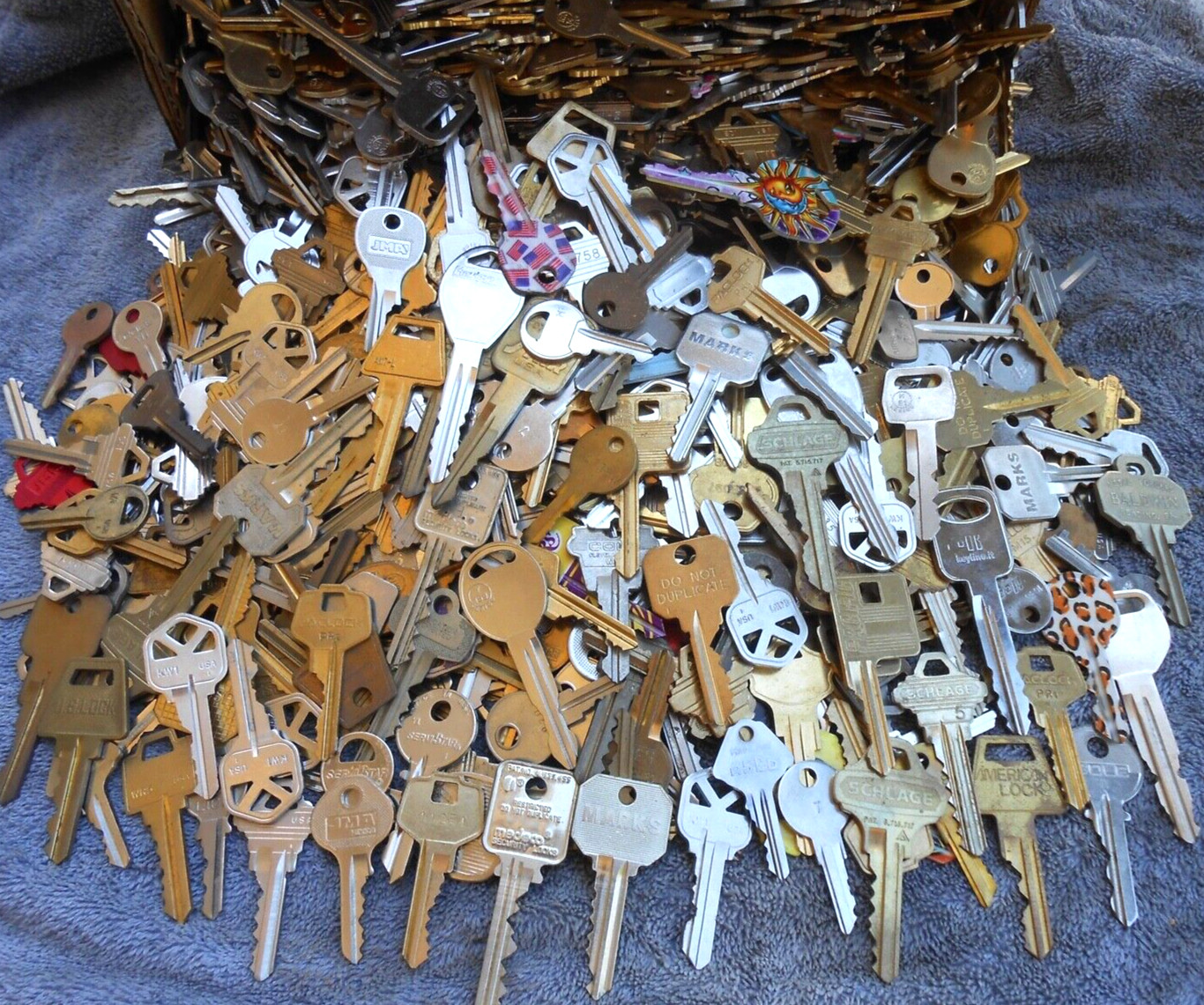 12 MIX Random  GOOD Assortment Different   Keys.   