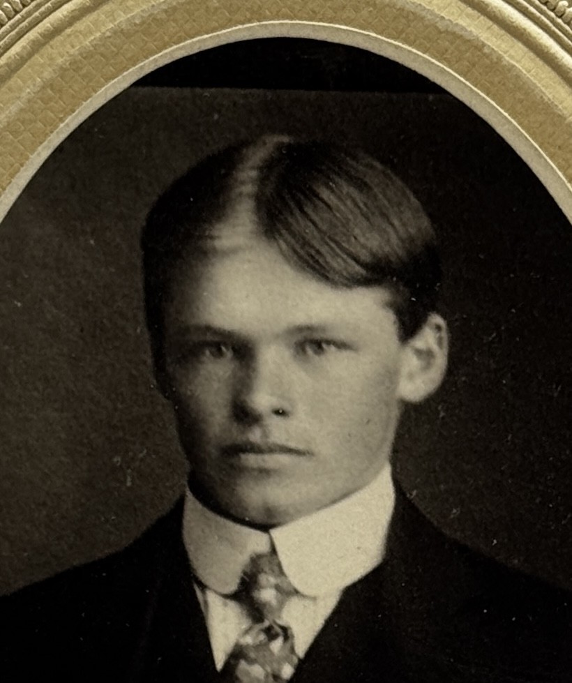 Rare Whitfield Studio Froakes, North Dakota Portrait Photograph c.1905-1915