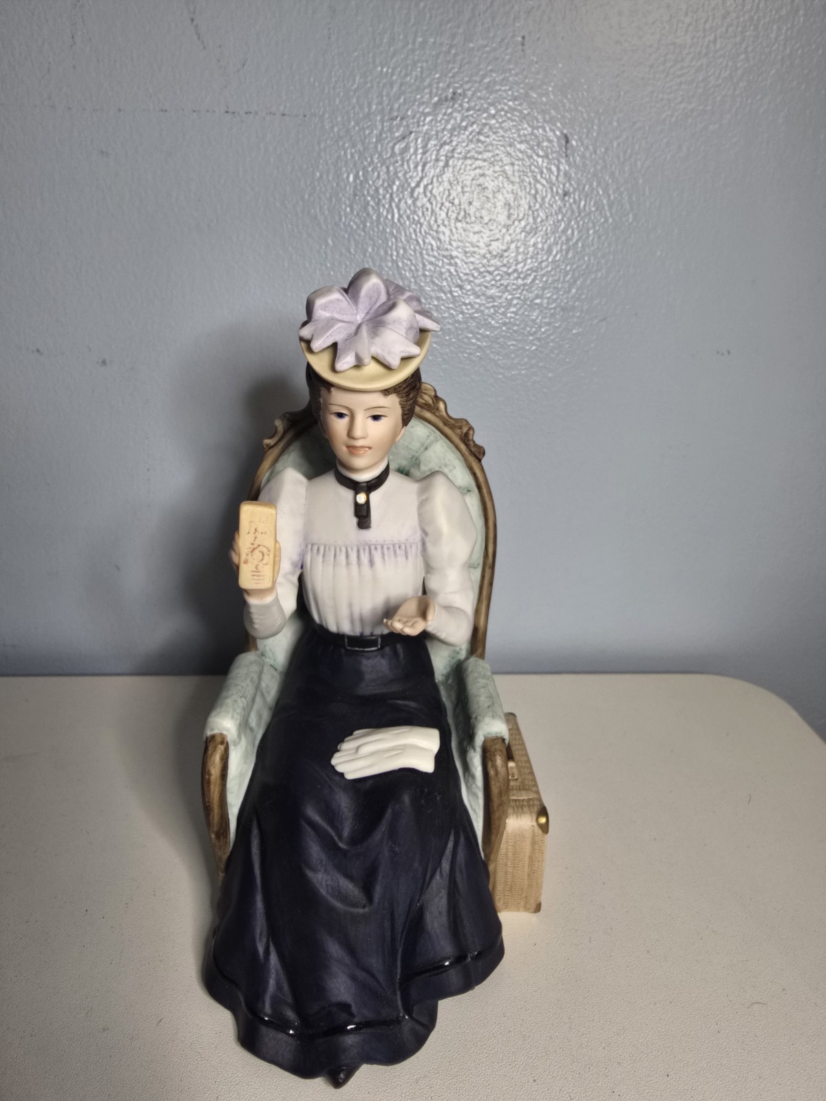 Vintage Avon 1982 Miss Mrs. Albee President’s Club Award Porcelain Figurine 7