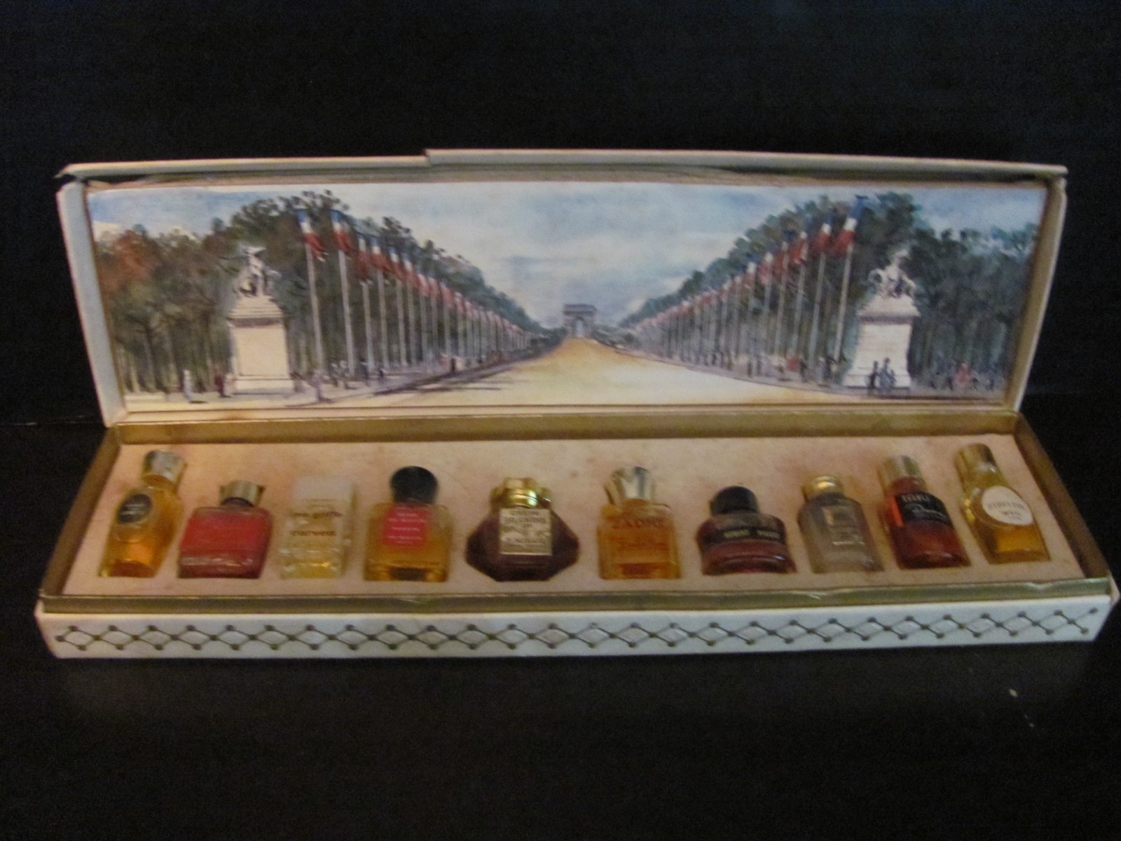 Vtg. Les Parfums de Paris No 2 Special France Mini Perfume Box Set -Bottles Full