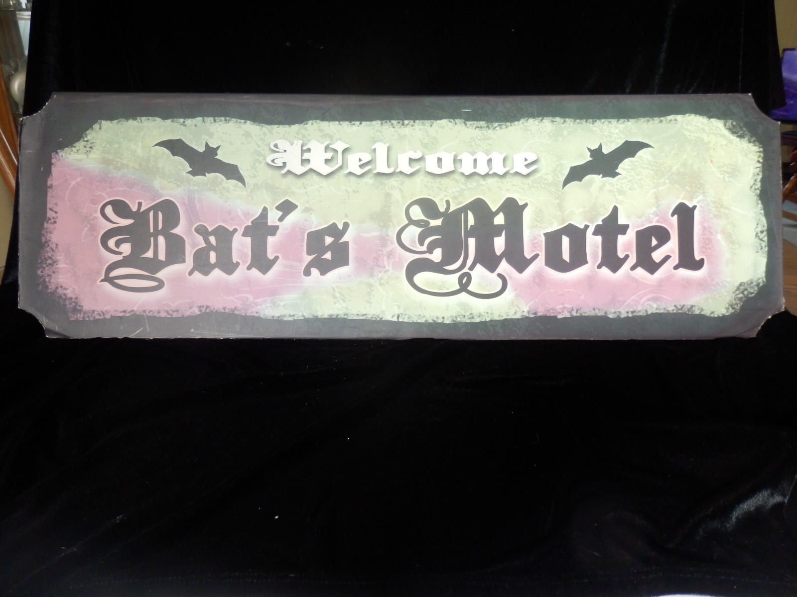 Bat\'s Motel Novelty Metal Welcome Sign  24\