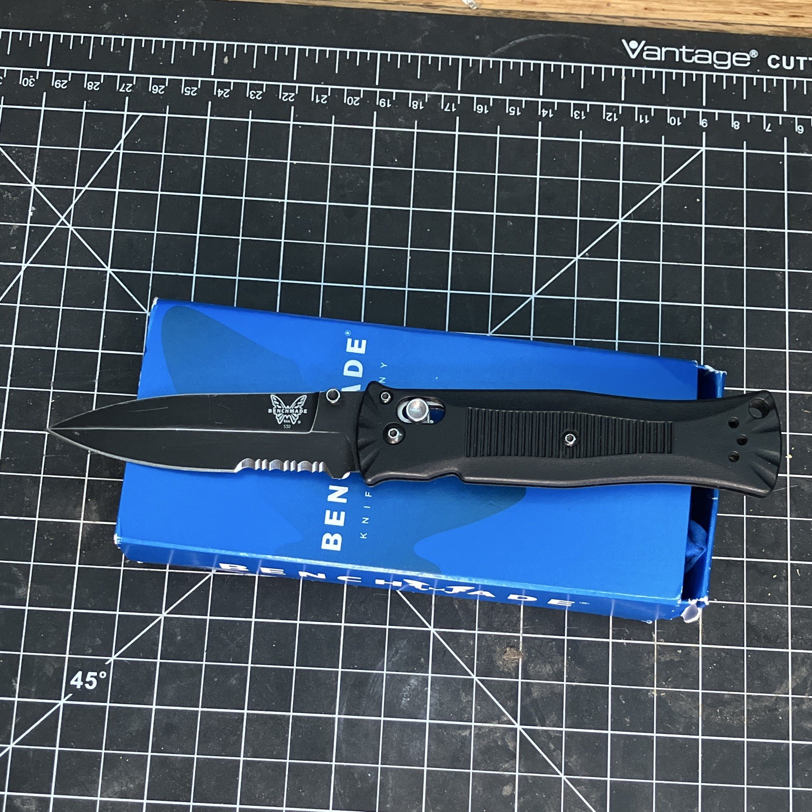 Benchmade 530SBK Pardue Axis Lock Black Combo Edge Drop Point Pocketknife