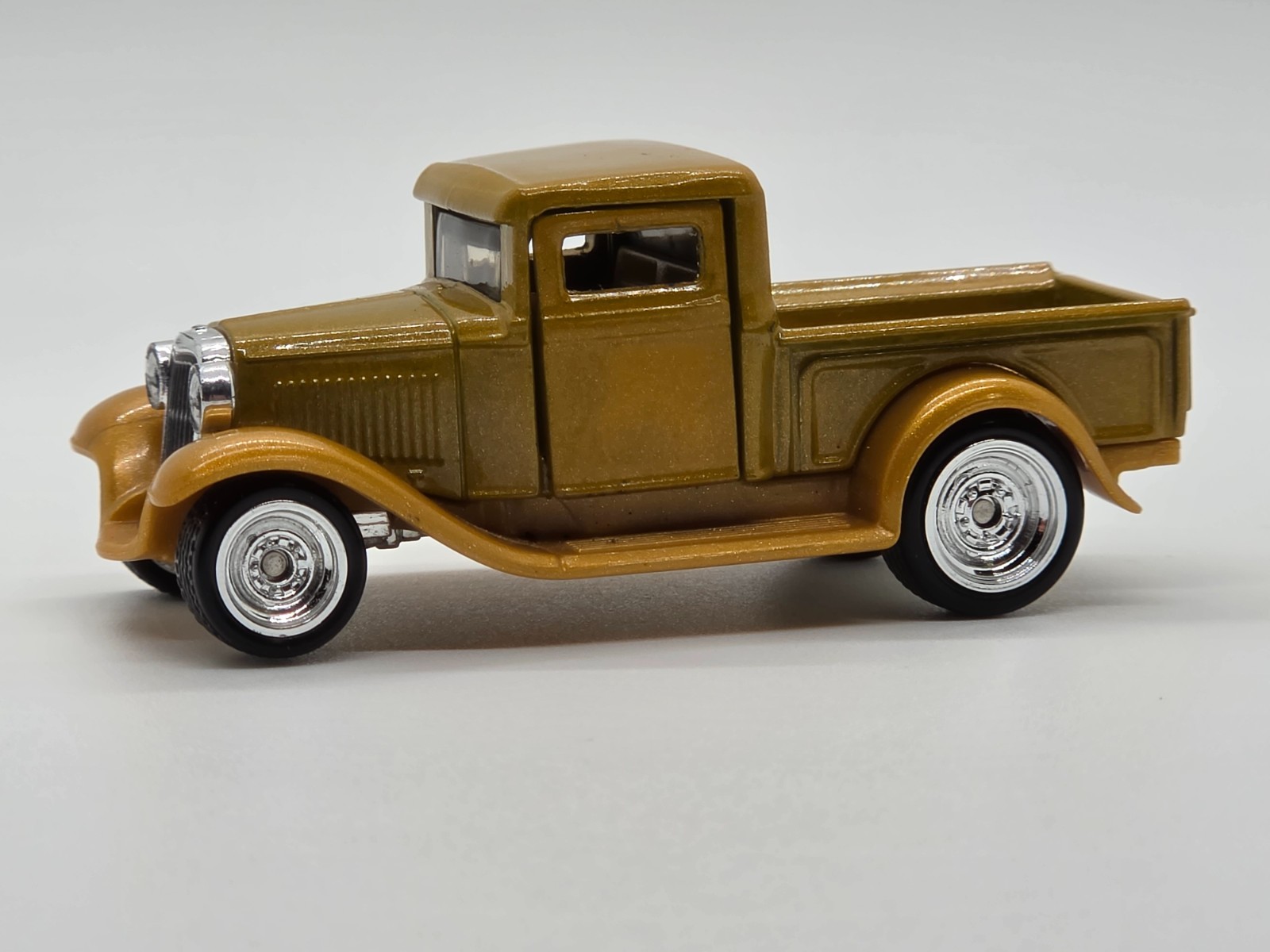 Matchbox 50th Anniversary Superfast ’32 Ford Pickup #08 Metallic Gold