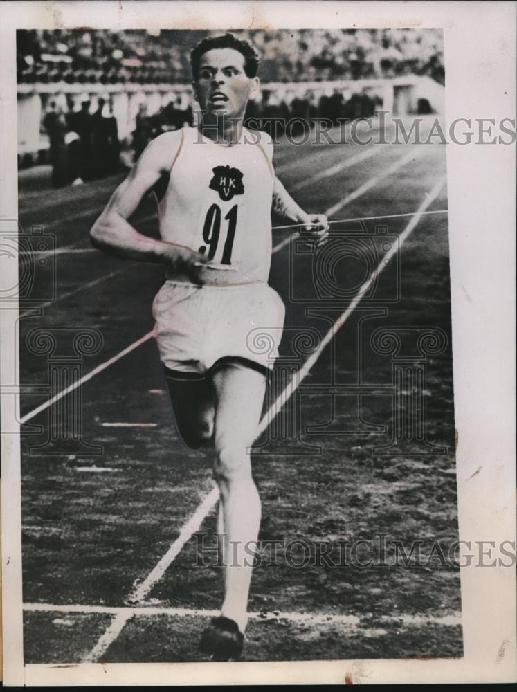 1939 Press Photo Helsinki Finland Taisto Maki wins 5000 meter in 14 min 08.08 se