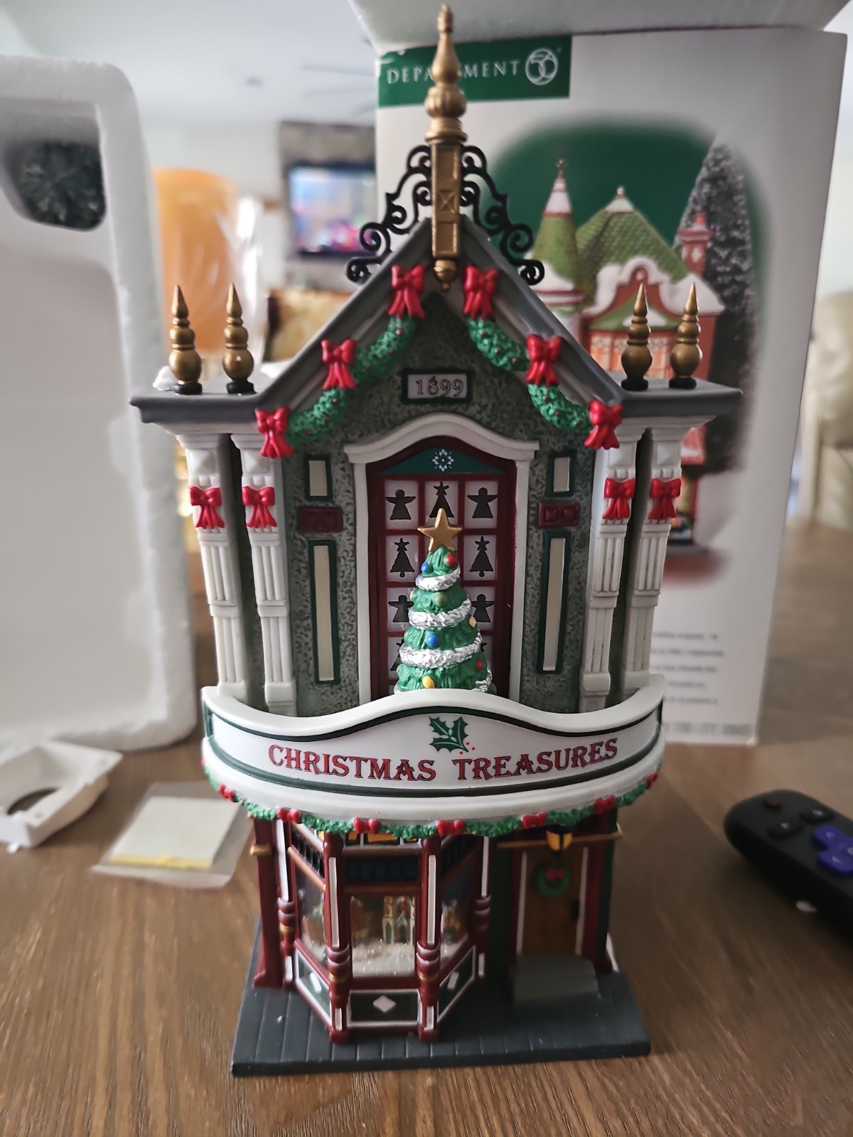 Department 56 Christmas In The City 2004 Treasures Shop Store 56.59240 