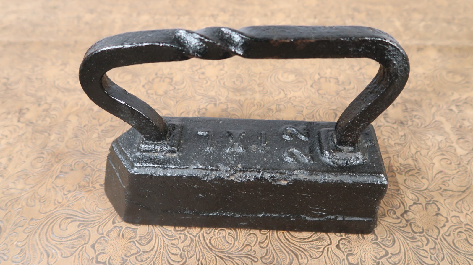 Antique IXL Cast Iron Sad Iron 22 with Twist Handle 19.2 pounds door stop