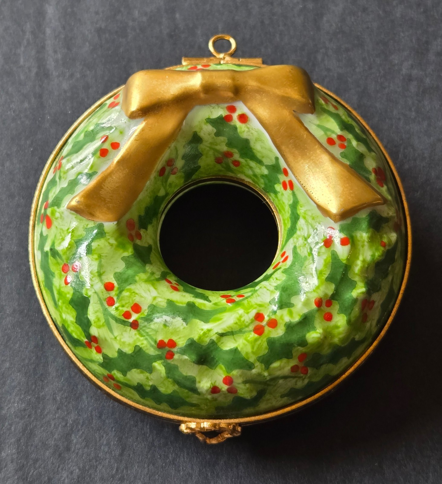 Limoges Artoria Christmas Wreath Ornament Trinket Box  Peint Mein Hand Painted
