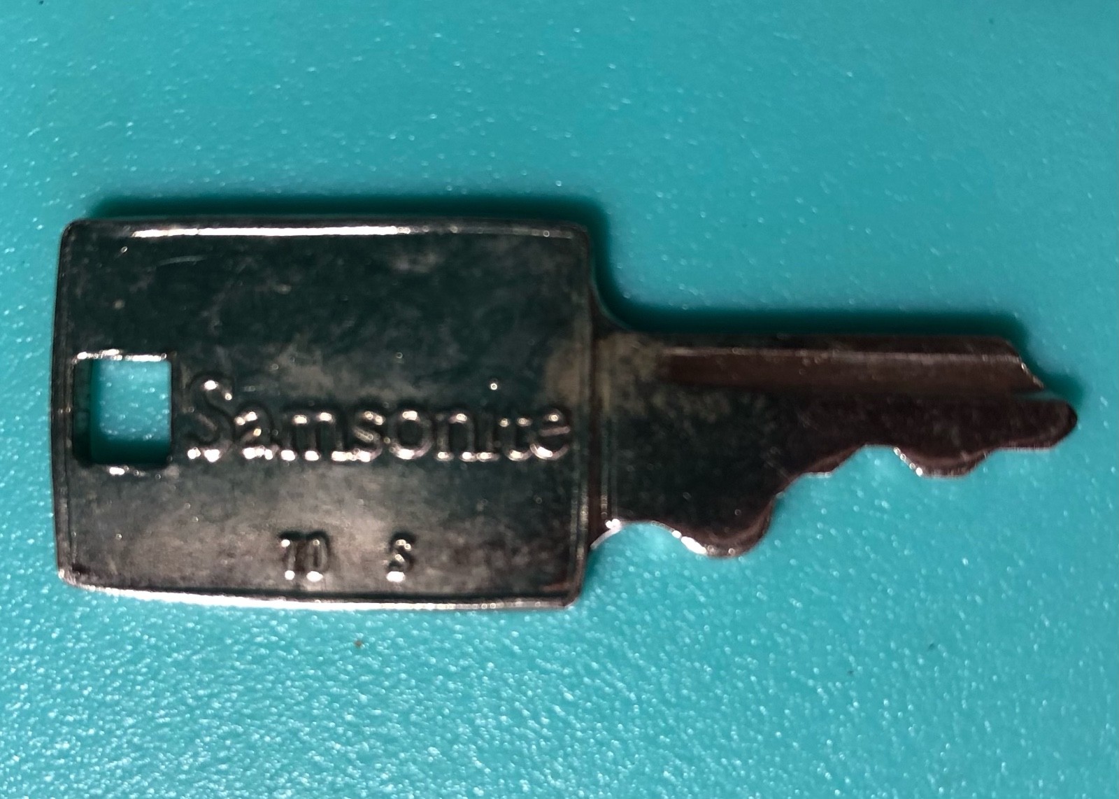 KEY : SAMSONITE LUGGAGE KEY # 70S /  70 S VINTAGE circa 1960 - 1979