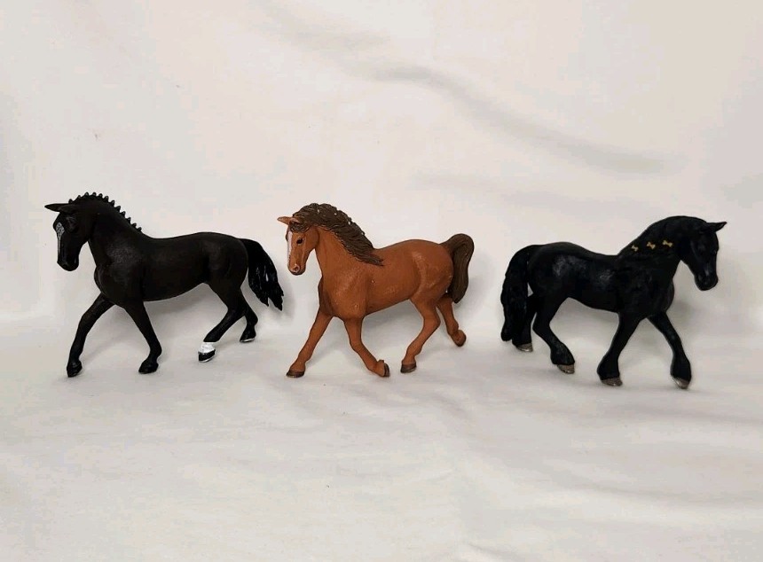 Lot of 3 SCHLEICH Toy Horse Figures 2017 