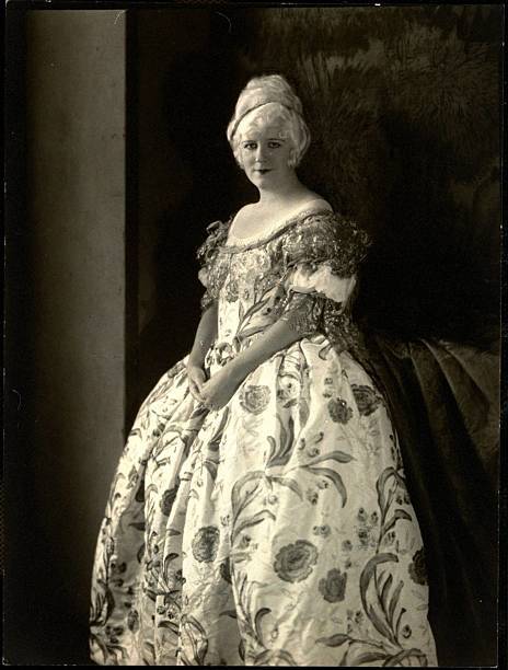 French actress Alice Delysia in costume of white powdered wig of 1930s Old Photo