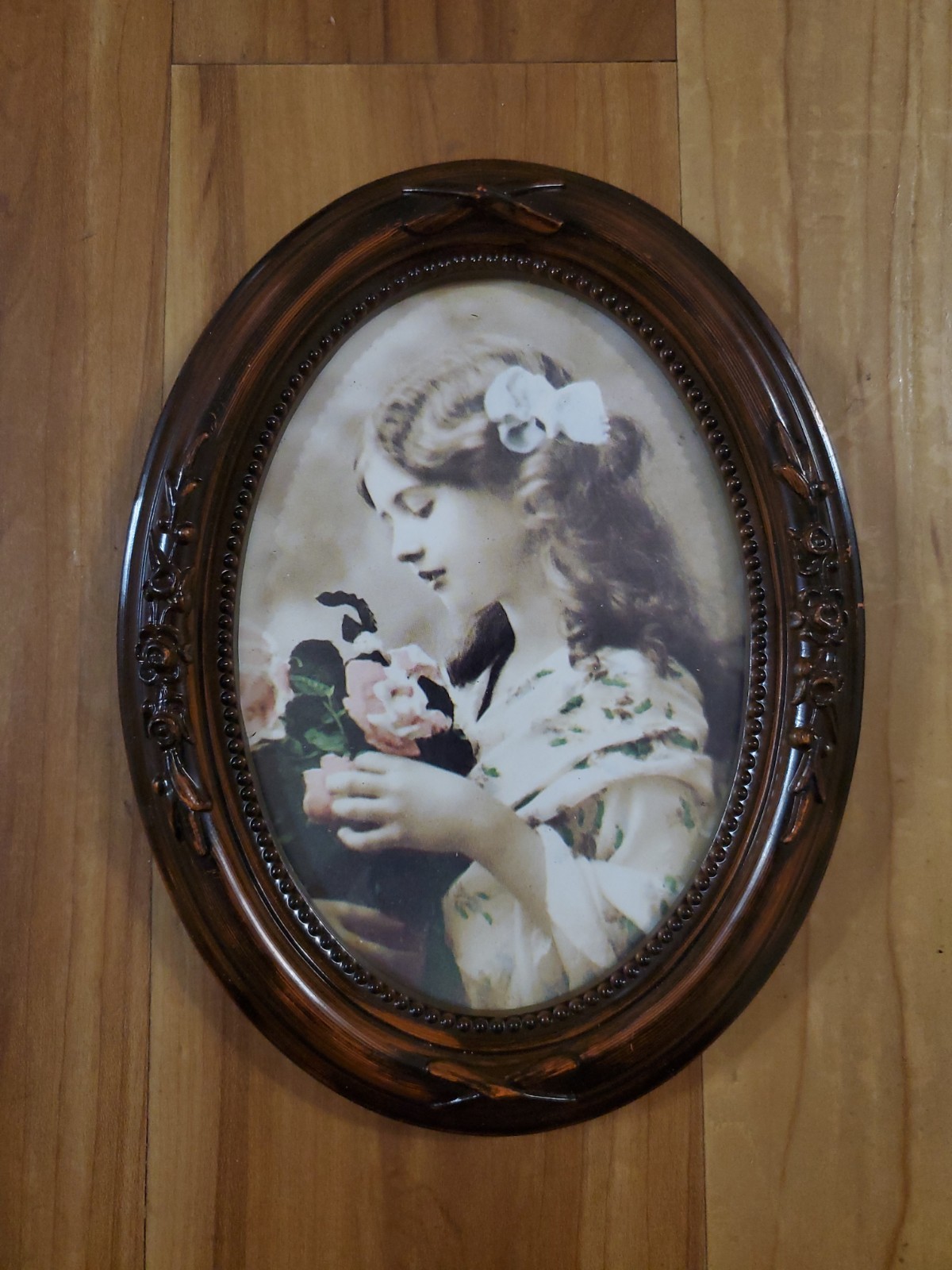 Vintage Victorian Style Oval Picture Frame Girl Bouquet Portrait Decor 8.5x6.5