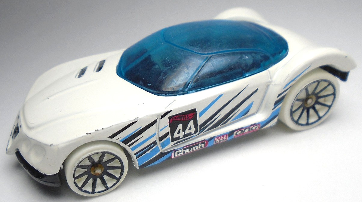 2016 HOT WHEELS SNOW STORMERS GOLDEN ARROW #44 WHITE DIECAST 2 5/8\