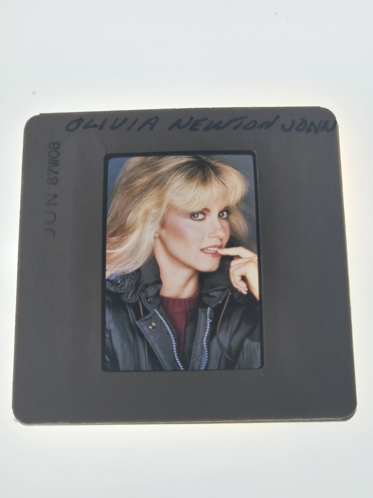 OLIVIA NEWTON JOHN SINGER  PHOTO 35MM DUPLICATE FILM SLIDE
