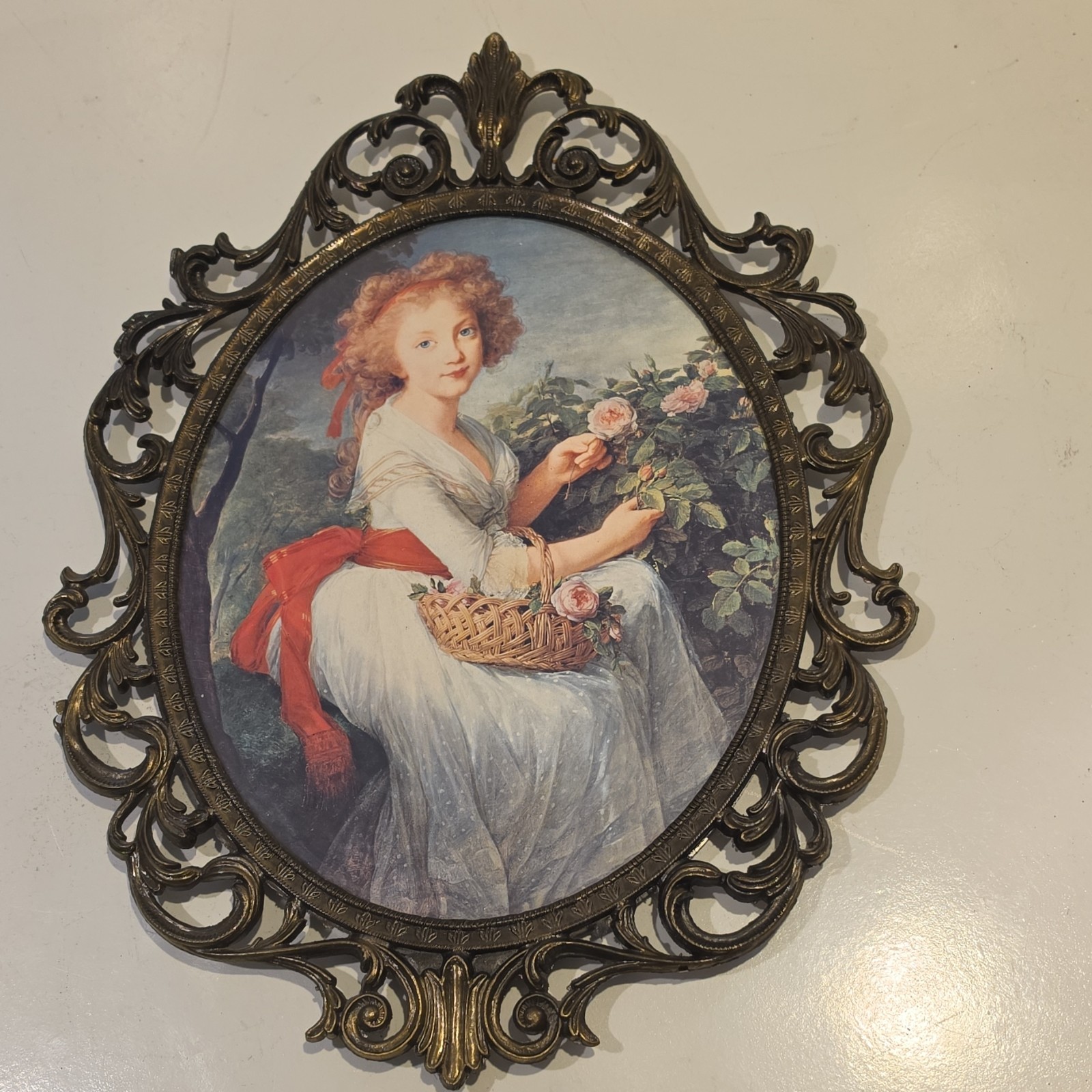 VTG Italian Ornate Metal Oval Photo Frame Gold Antique Brass. 12 x 16 Italy