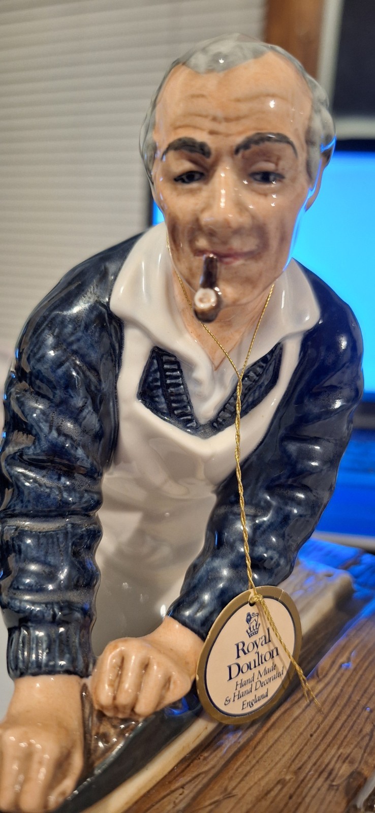 Royal Doulton The Carpenter HN 2678 Mint Figurine w / Original Box and Tag 1980s