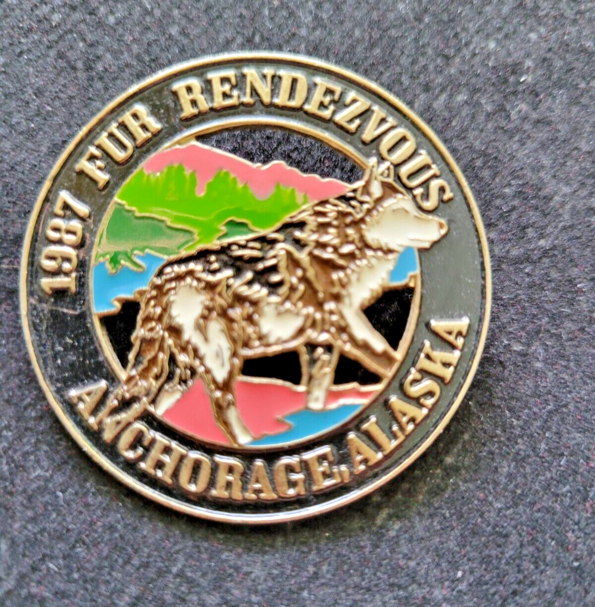 Vintage 1987 Anchorage Fur Rondy Rendezvous pin 