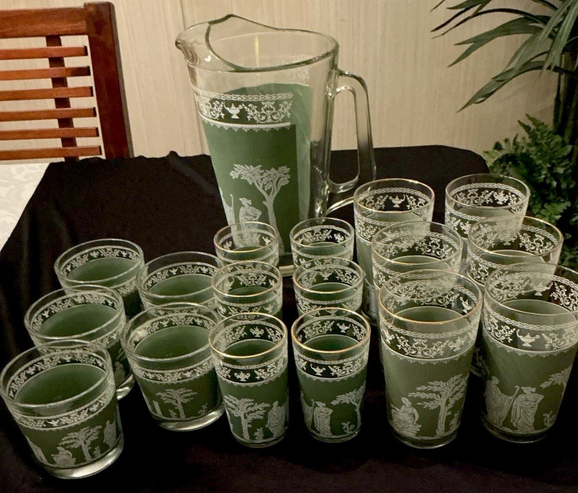 Vintage Jeannette Glass Pitcher/Set 17 Glasses \