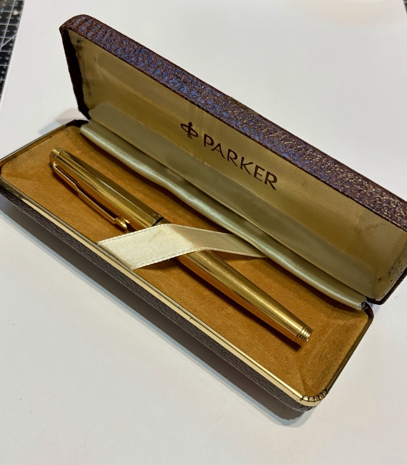 Vintage Parker 75 Insignia 11 . 22k gold plated. 14k gold nib. Beautiful Pen