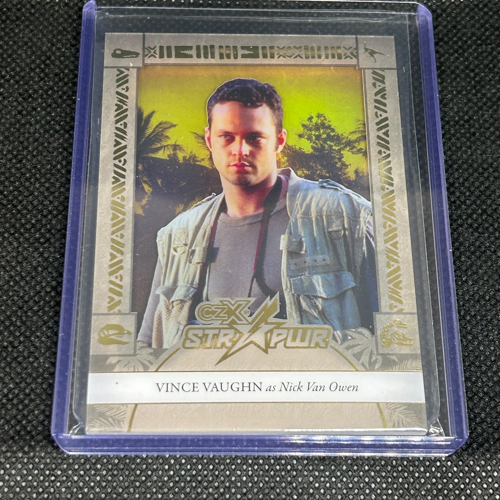 2026 JURASSIC PARK CRYPTOZOIC CZX STR PWR INSERT VINCE VAUGH AS NICK VAN OWEN