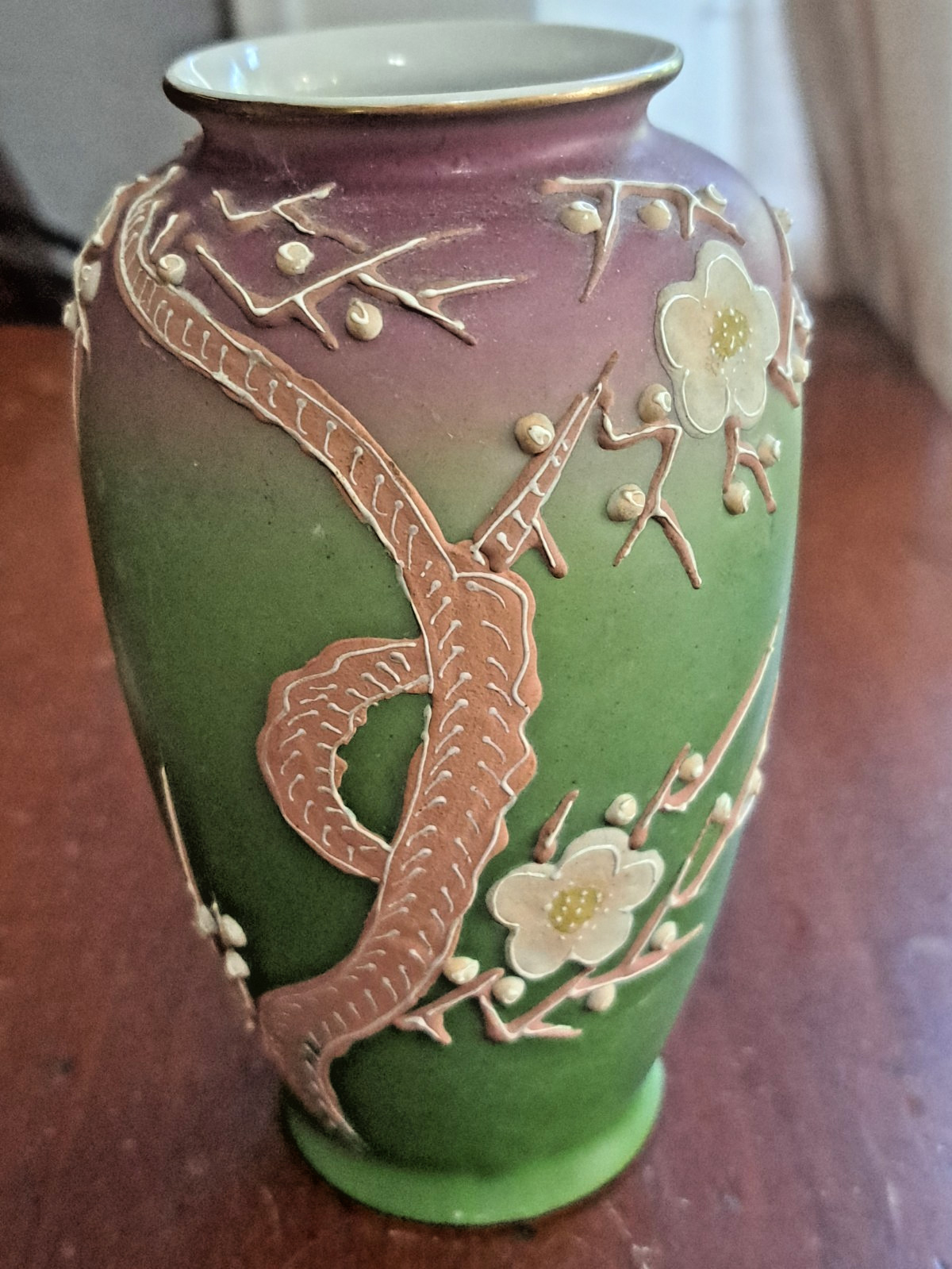 Small Vintage moriage and hand painted Japanese vase excellent