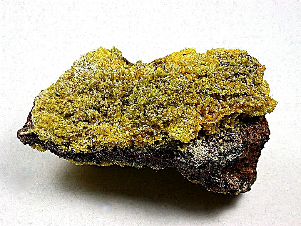 MINERALS : PYROMORPHITE CRYSTALS ON FRONT AND BACK FROM BROKEN HILL IN AUSTRALIA