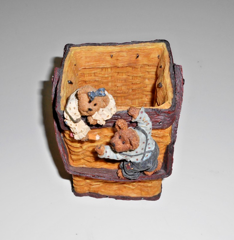 Vintage 2003 Boyd Bears Collection #4120 / Resin Organized Basket Pencil Holder