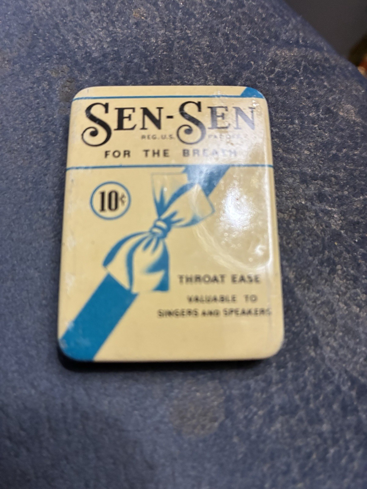 Vtg Sen-Sen Tin container - throat relief. 10 cents org price. Has some tablets