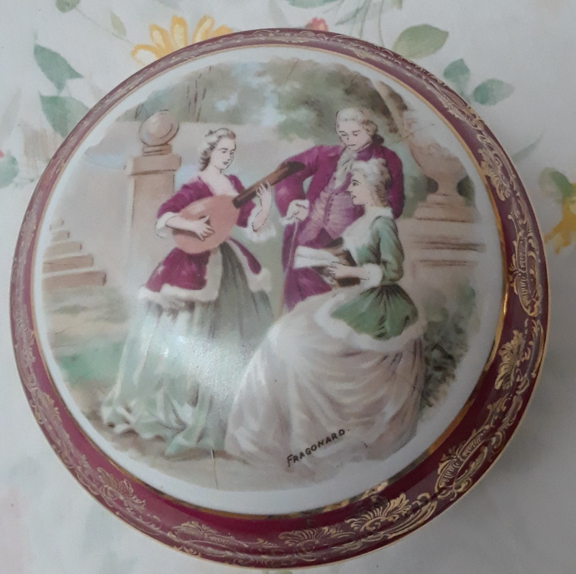 Porcelaine d\'Art P. P Limoges France Round Trinket / Box Gilded Accent Signed 6\