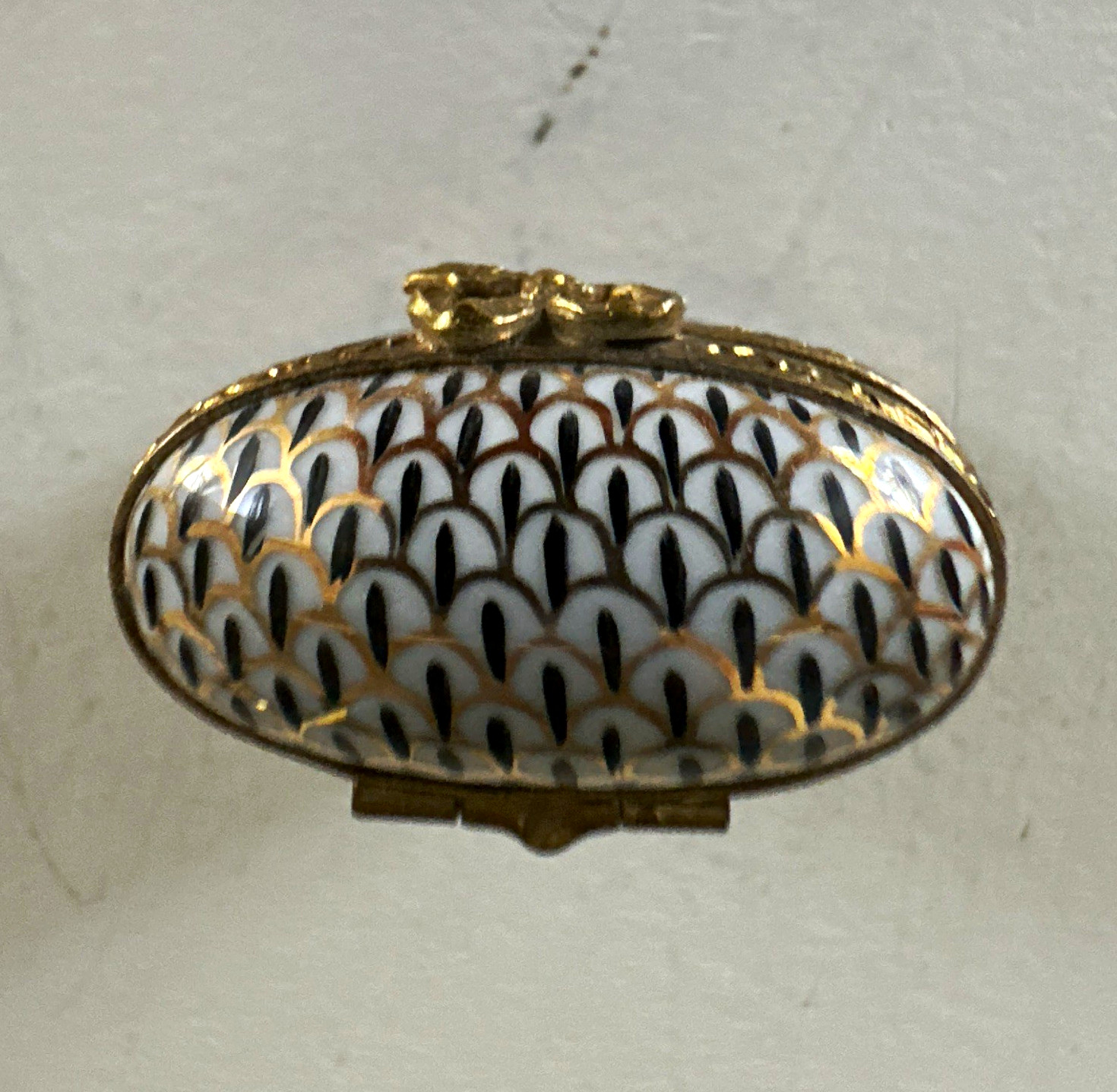 Limoges France Peint Main Oval Porcelain Hinged Trinket Box Black White Gold