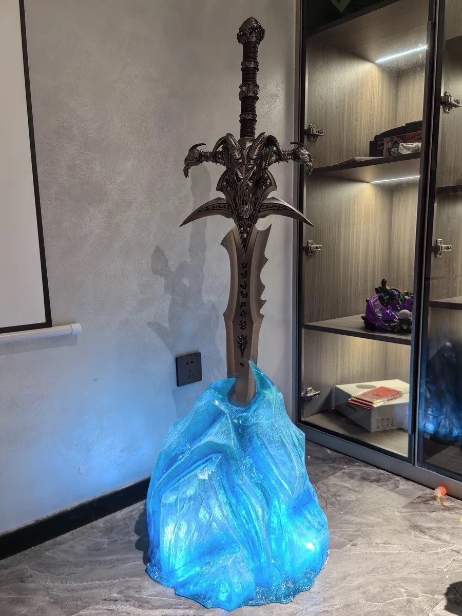 World of Warcraft Frostmourne 1:1 all-metal Cosplay Including Ice Base In Stock