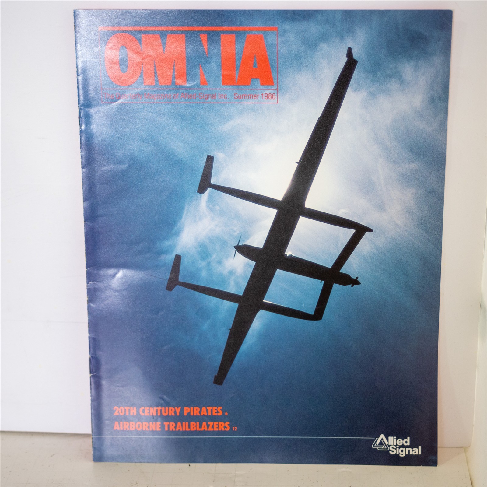 1986 Rutan Voyager Article in Omnia Magazine (Allied-Signal) King Radio
