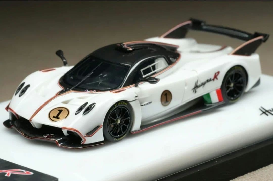 DMY Pagani Huayra R 1/64 White