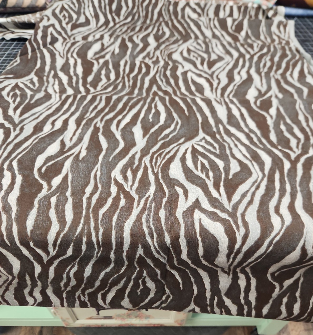 1.75 Yards Animal Print Elephant Social Spring Industries  9493 100 Cottonvtg