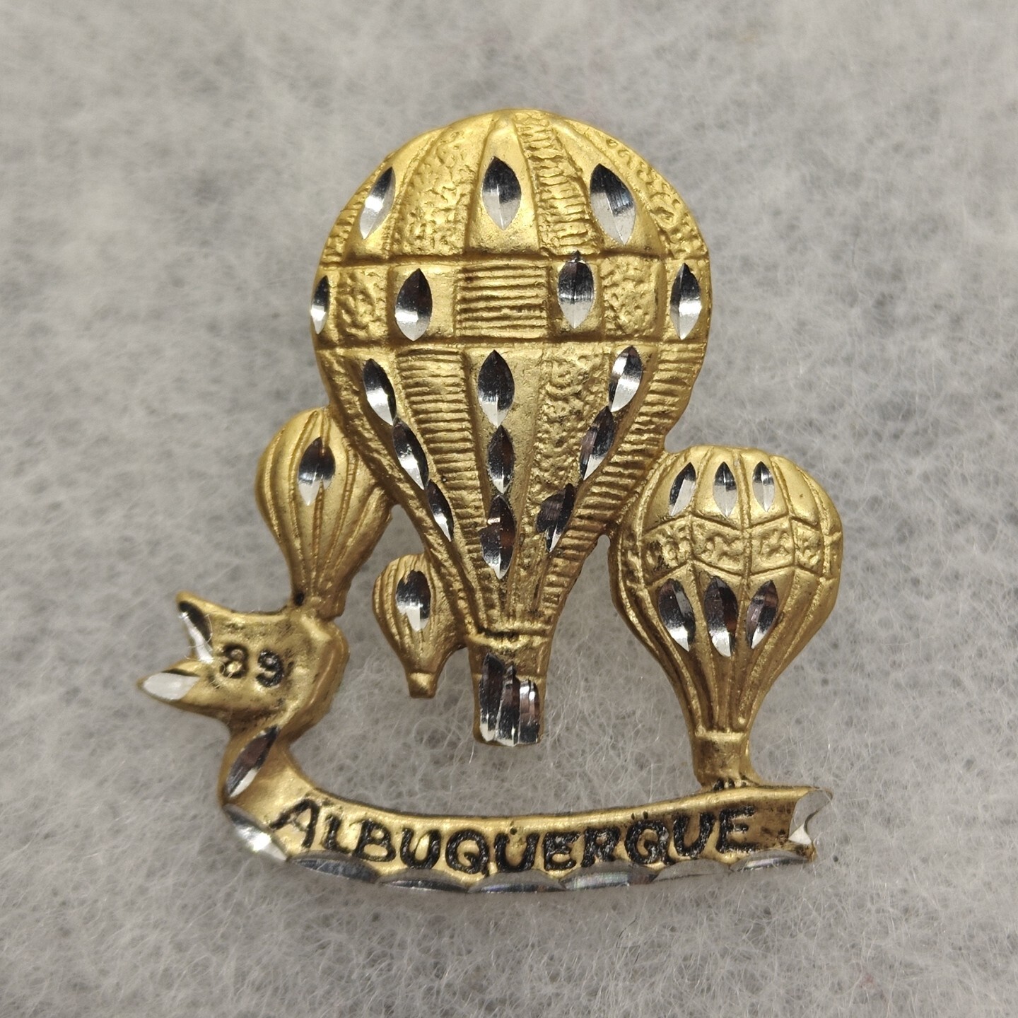 1989 ALBUQUERQUE GOLD COLORED METAL BALLOON PIN